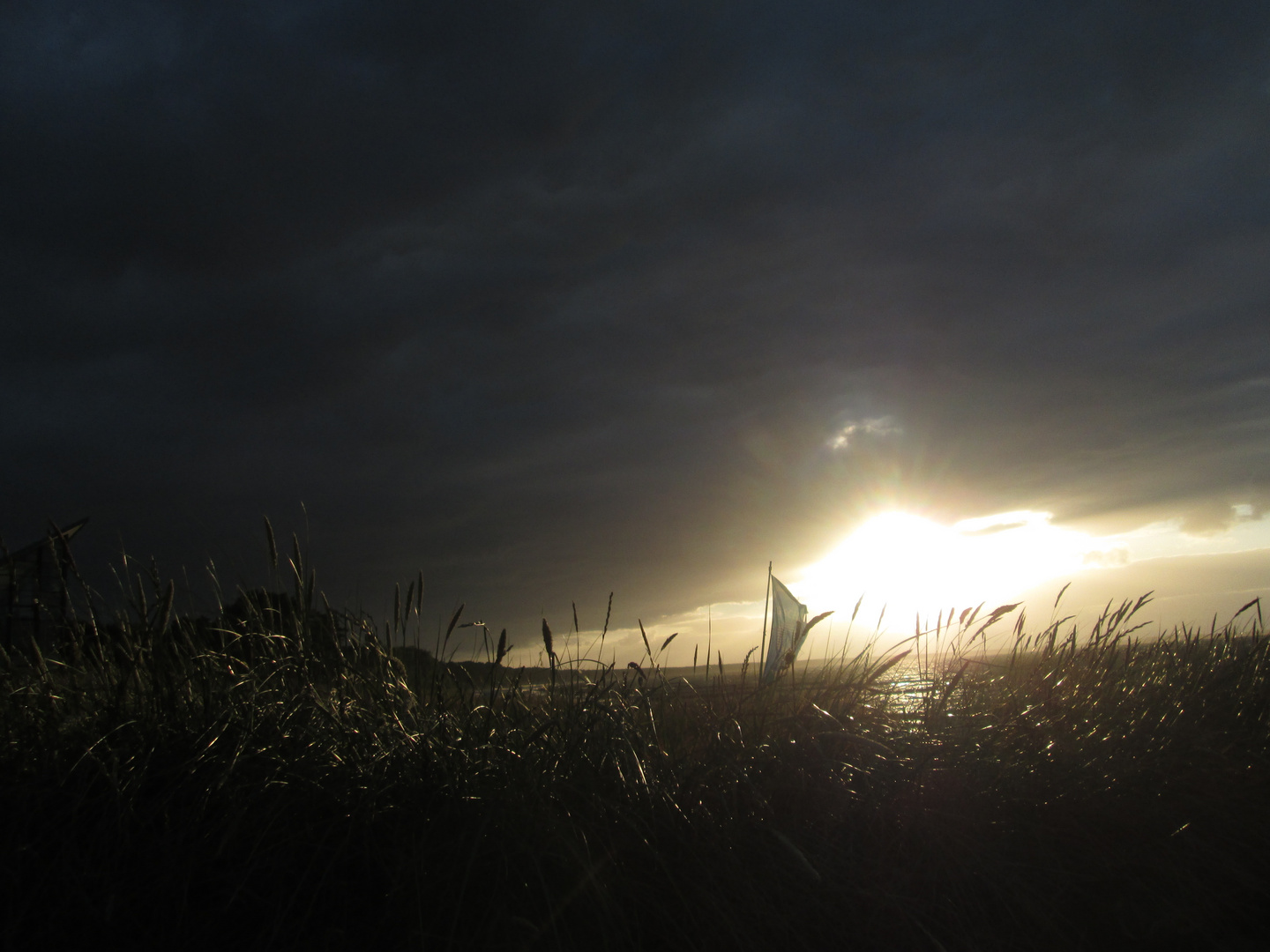 Sonnenuntergang mit Weltuntergangsstimmung