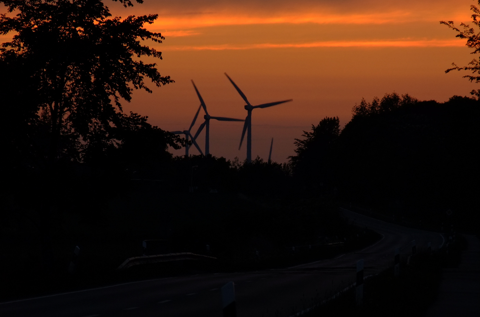 Sonnenuntergang mit Windmühlen .......