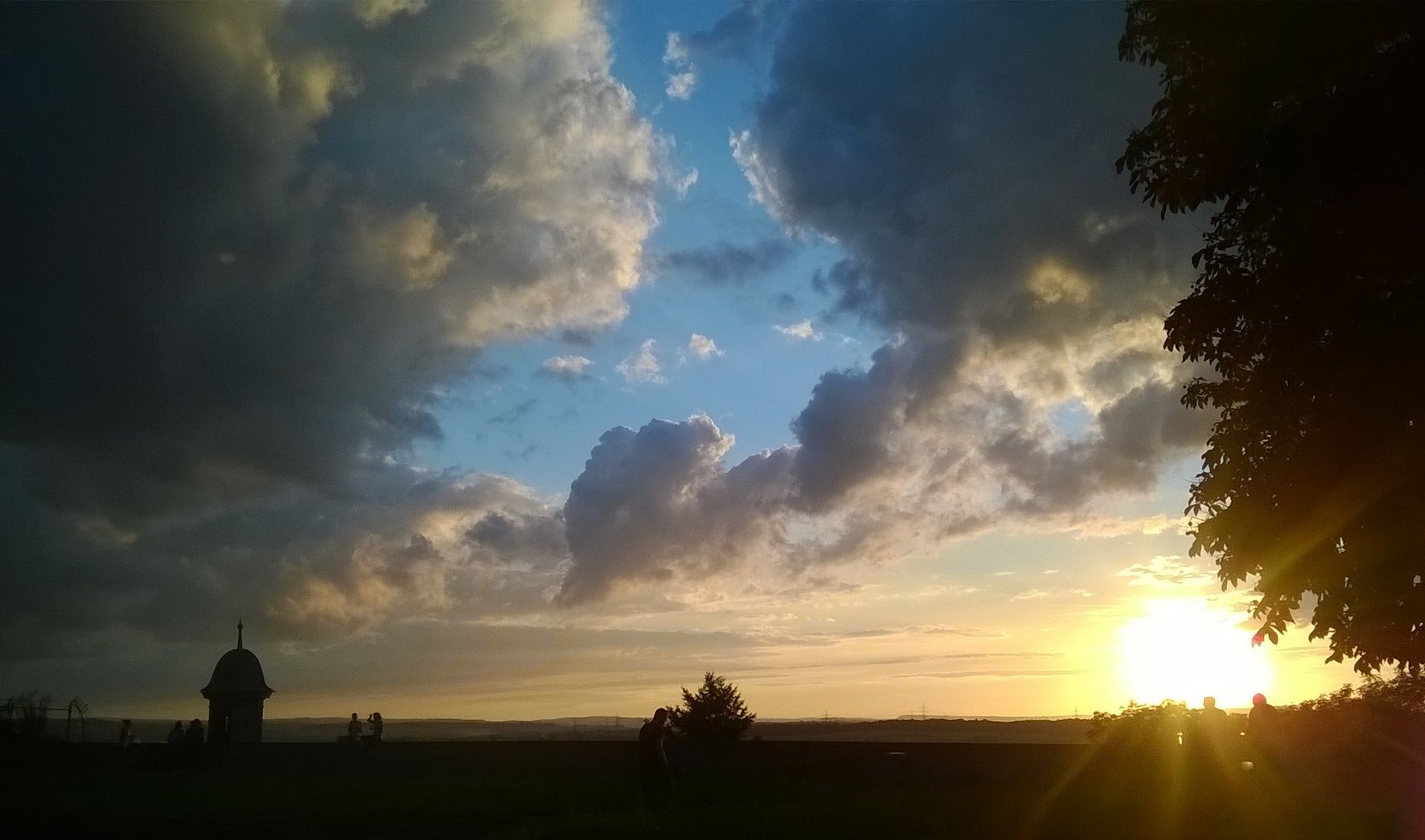 Sonnenuntergang mit Wolken