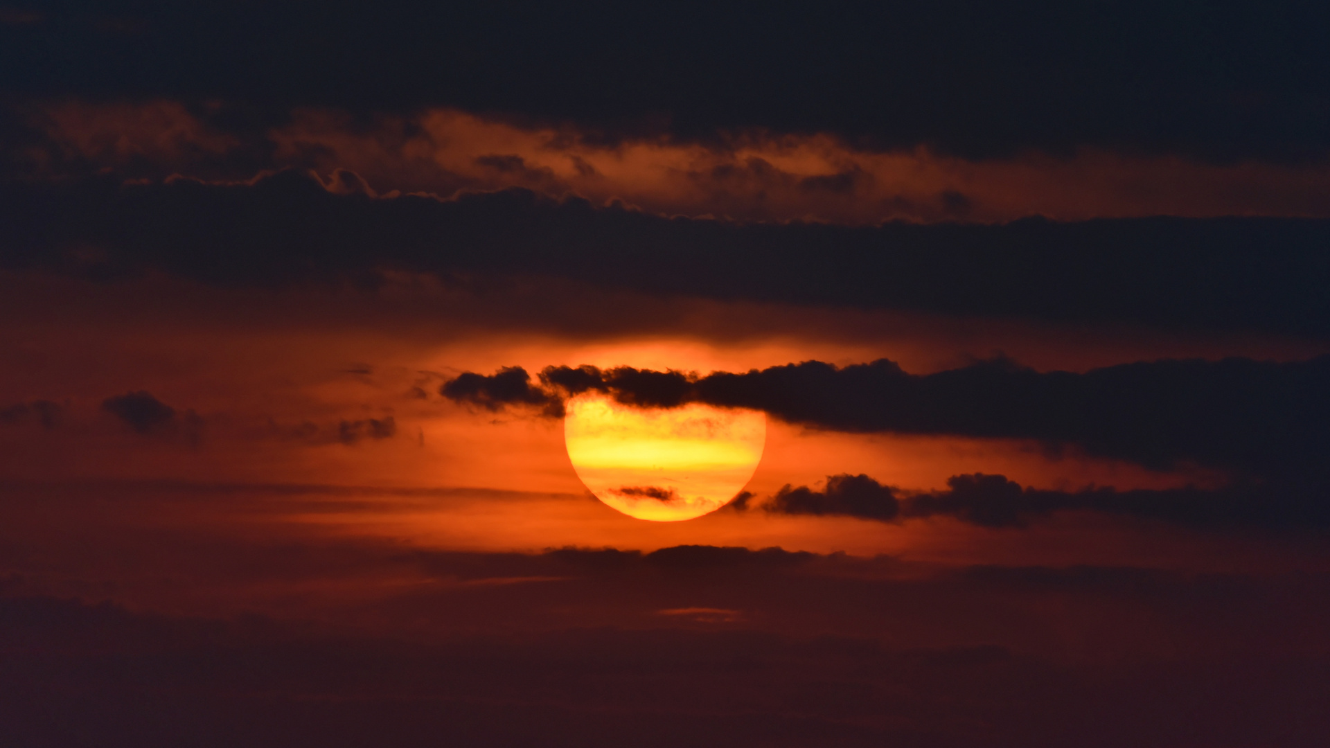 Sonnenuntergang mit Wolken