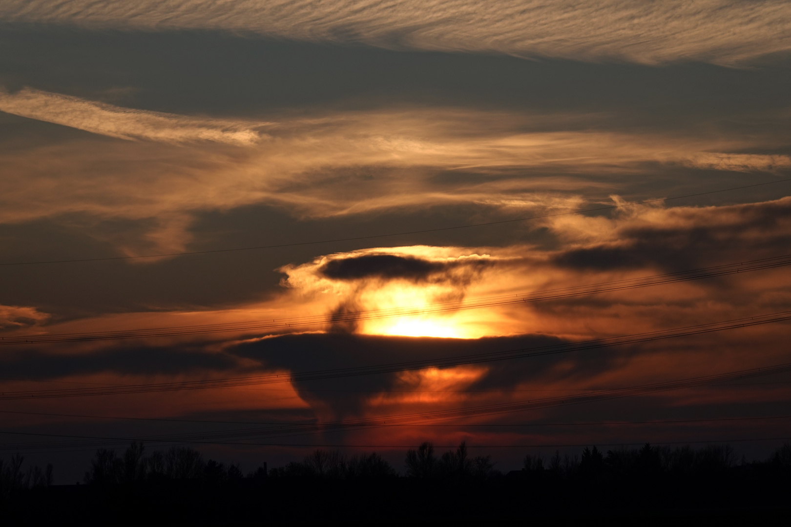 Sonnenuntergang mit Wolken 