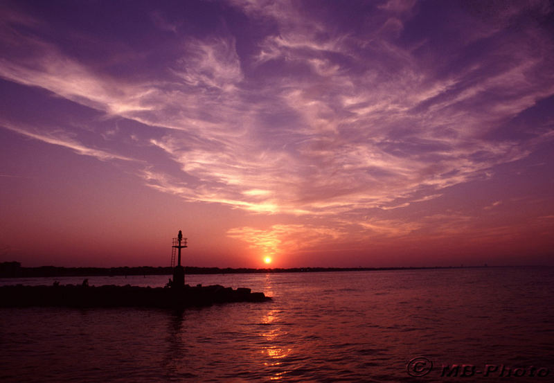 Sonnenuntergang mit Wolkenformation, Adria 2003