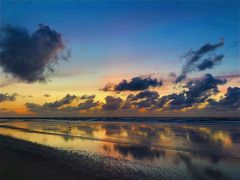 Sonnenuntergang mit Wolkenspiel