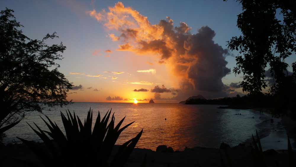 Sonnenuntergang mit Wolkenturm (Martinique)