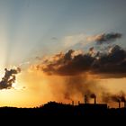 Sonnenuntergang mit Zuckerrohrfabrik