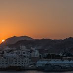 SONNENUNTERGANG MUSCAT HAFEN