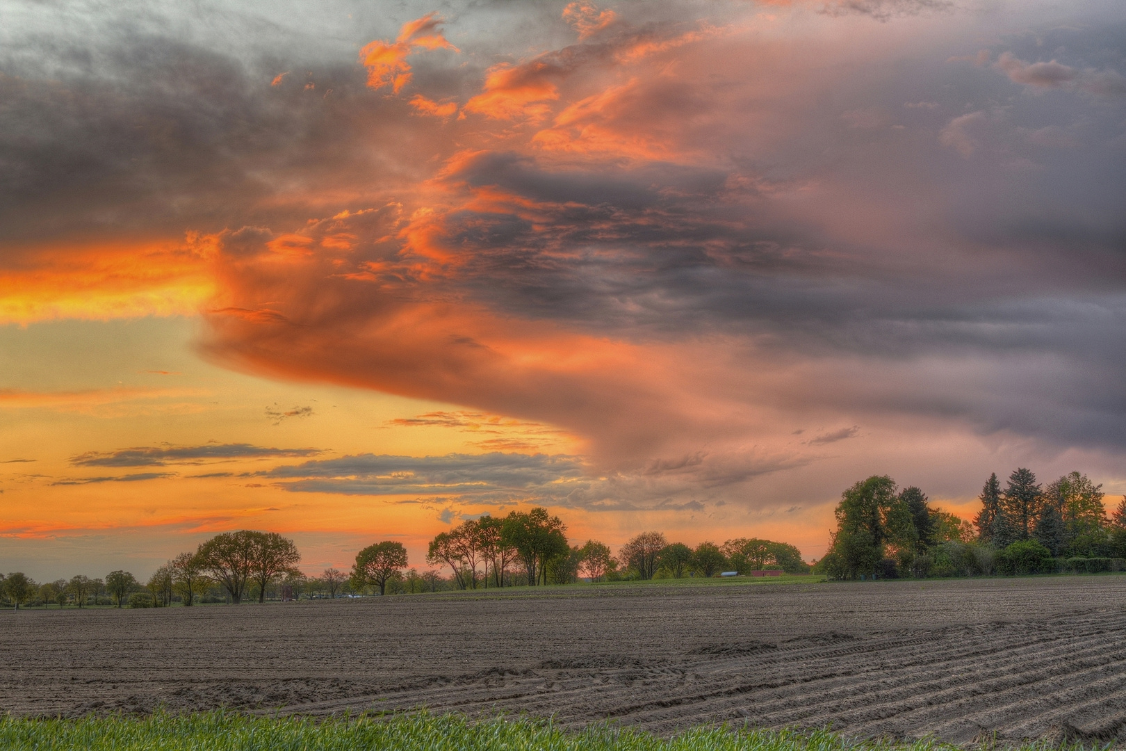 Sonnenuntergang nach dem Sturm