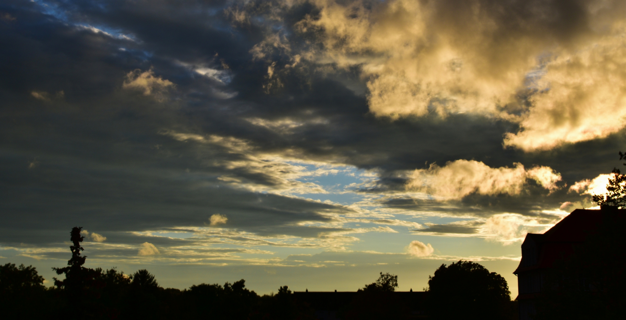 SONNENUNTERGANG nach einem Gewitter