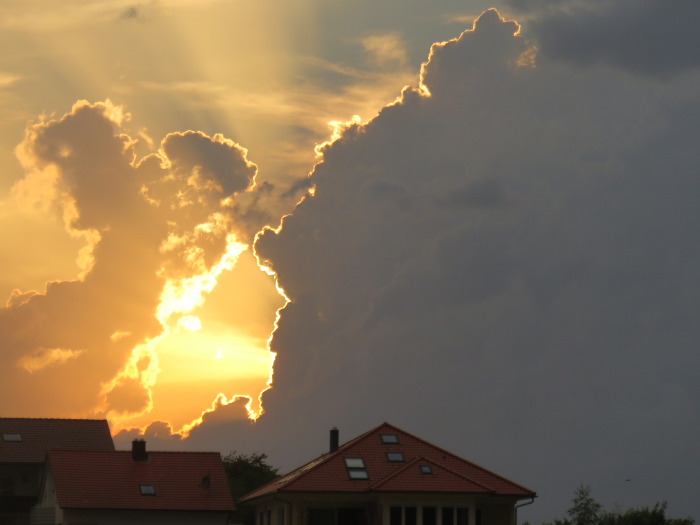 Sonnenuntergang nach einem Gewitter 