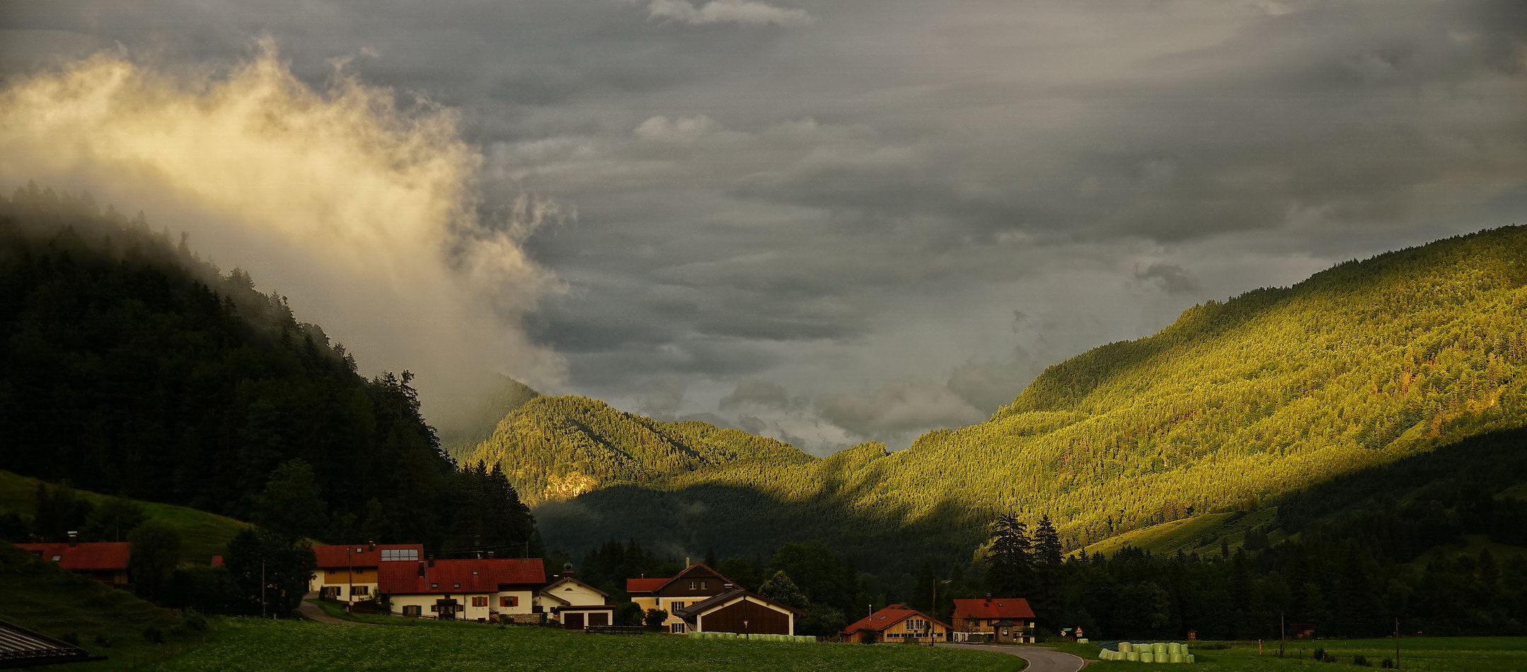 Sonnenuntergang nach einem Regentag