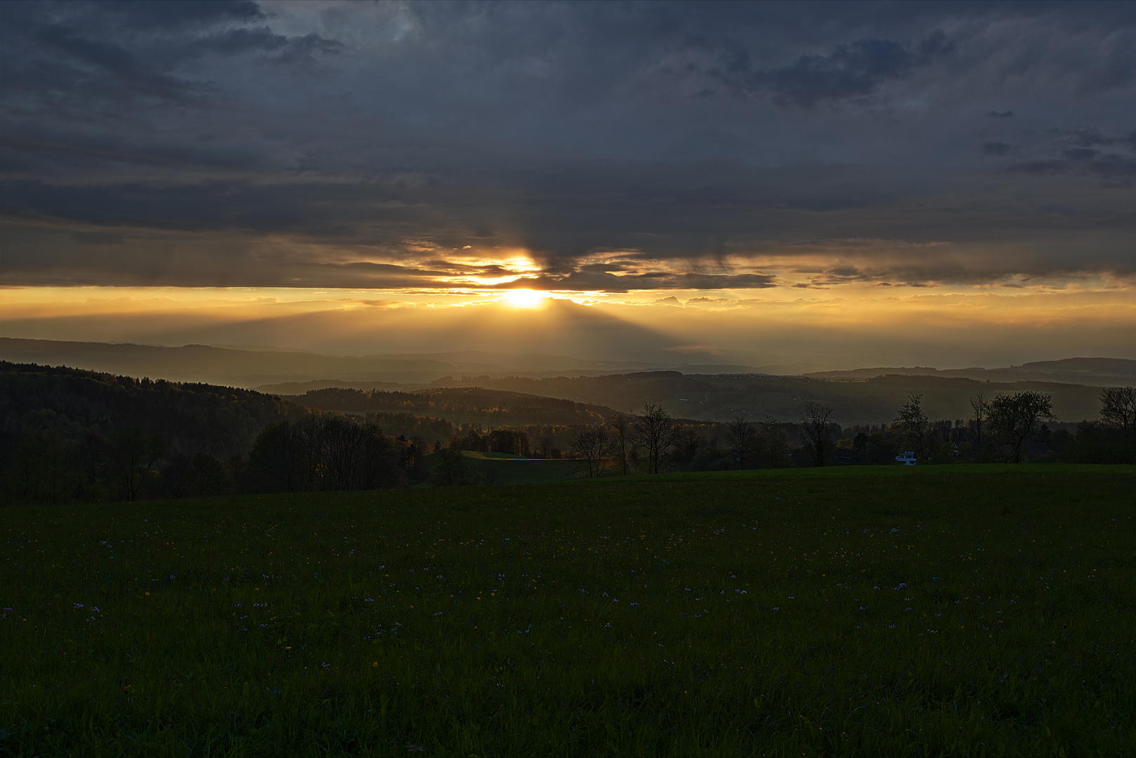 Sonnenuntergang nach einem regnerischen Tag