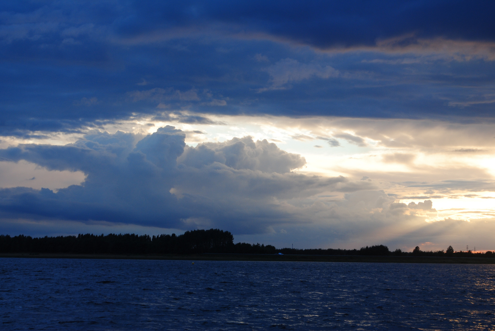 Sonnenuntergang nach einem Schauer