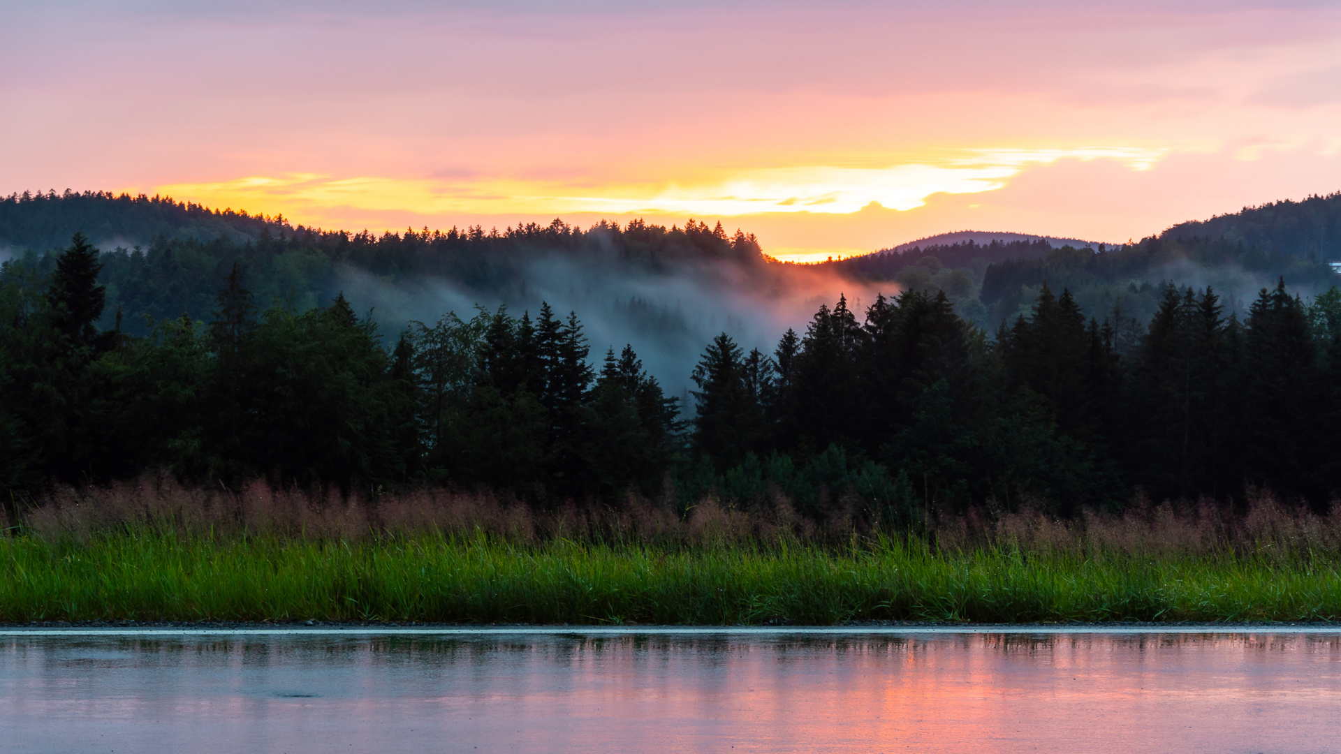 Sonnenuntergang nach Gewitter