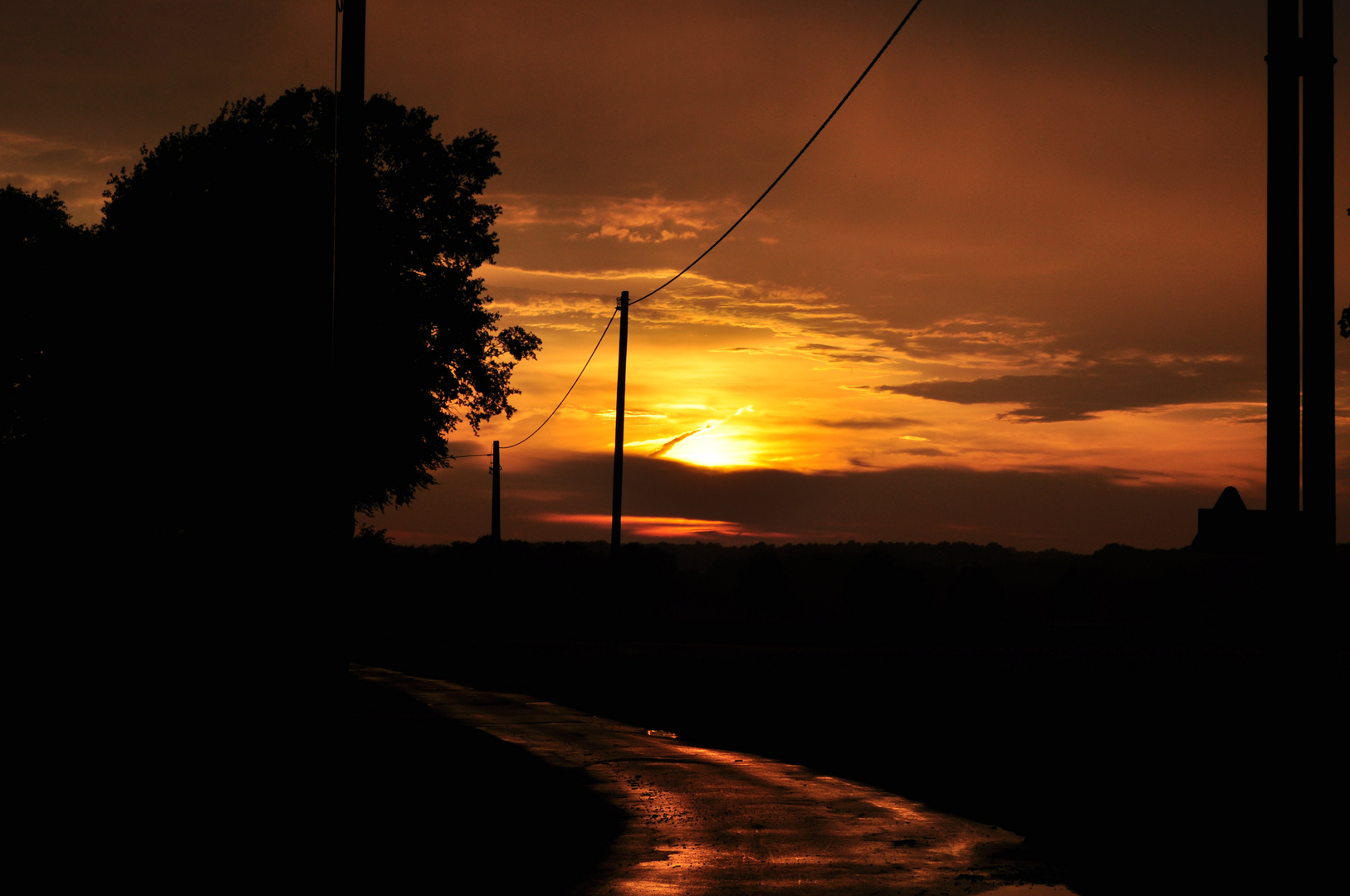 Sonnenuntergang nach Gewitter