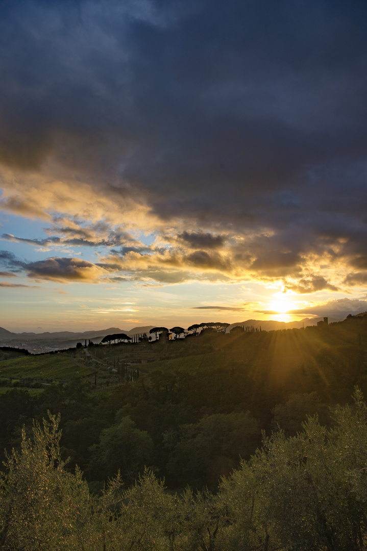 Sonnenuntergang nach Gewitter in der Toskana