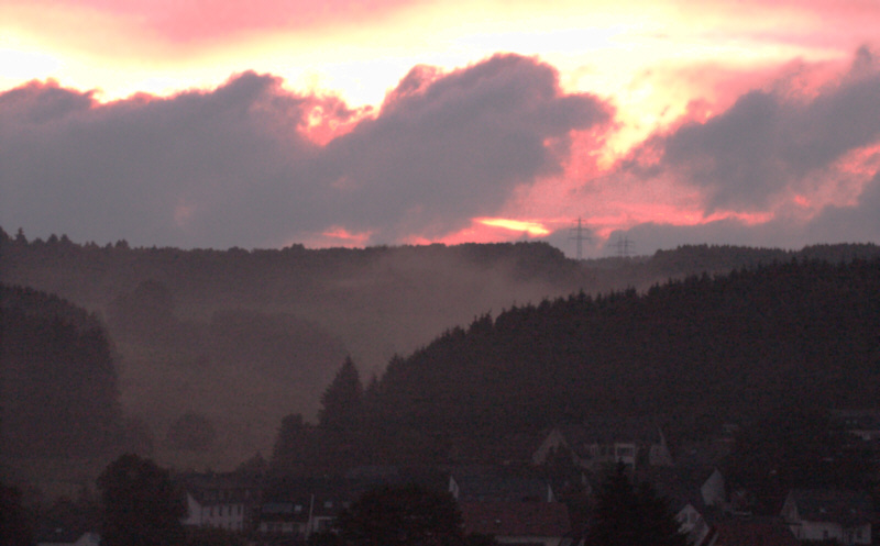 Sonnenuntergang nach langem Regen