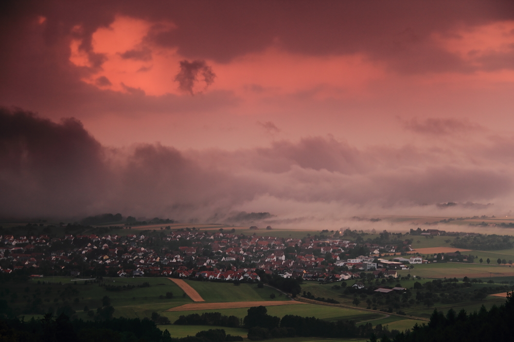 Sonnenuntergang, Nebel und Gewitter