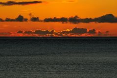 Sonnenuntergang ohne Sonne, dafür mit feuerumrandeten Abendwolken