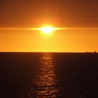 Sonnenuntergang Ostsee mit Schiff am Horizont