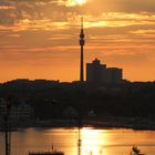 Sonnenuntergang Phoenixsee Dortmund mit Funkturm Florian