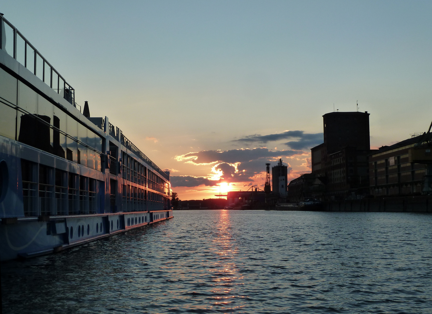 sonnenuntergang rheinhafen