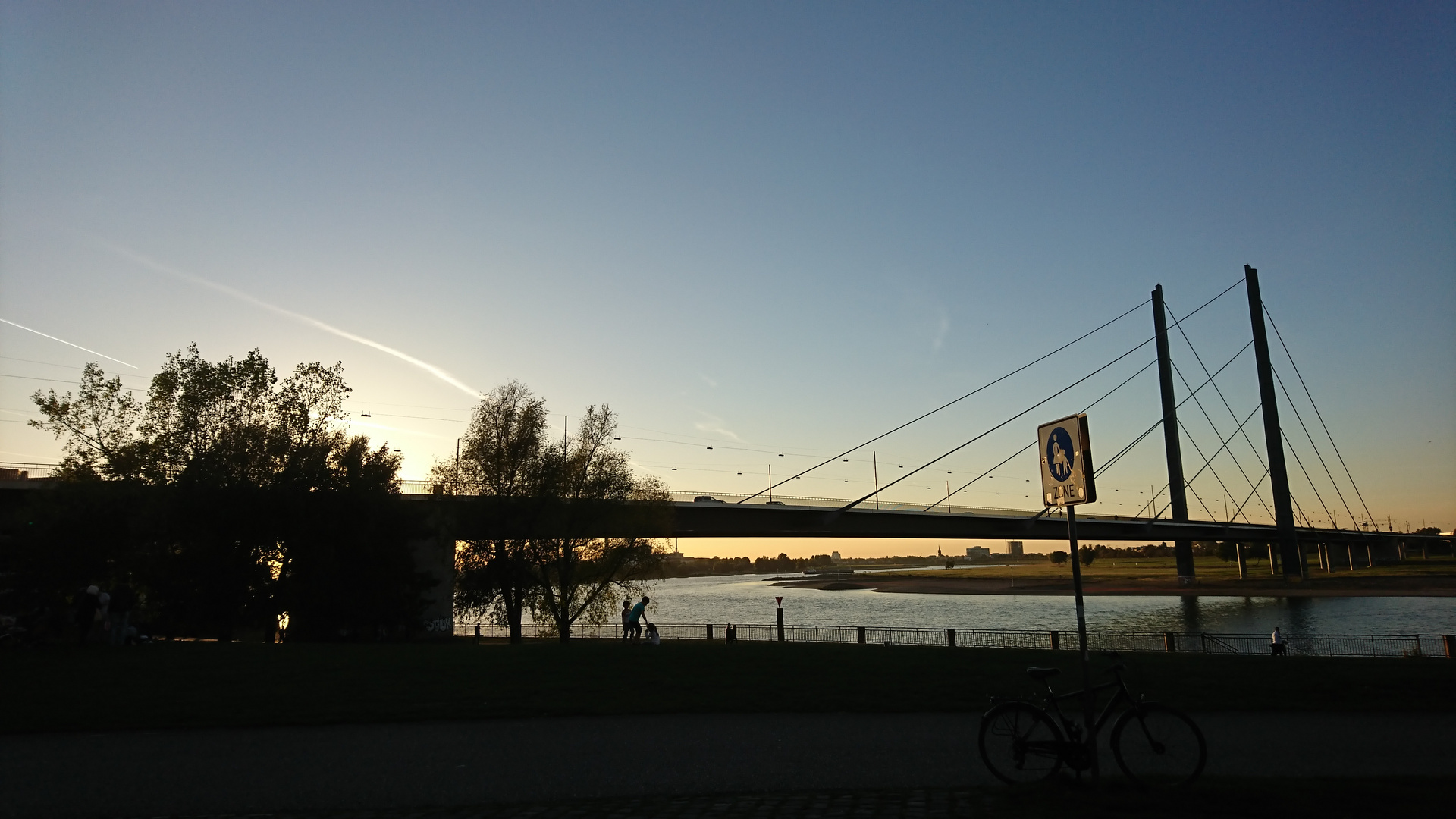 Sonnenuntergang Rheinpromenade