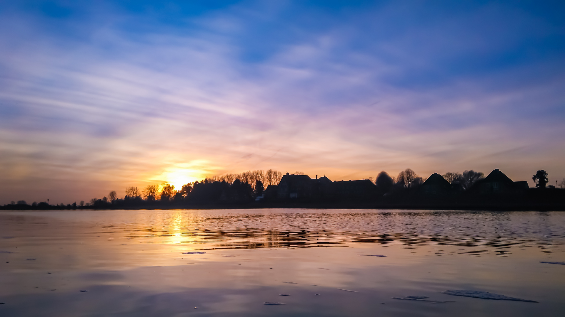 Sonnenuntergang schraffiert