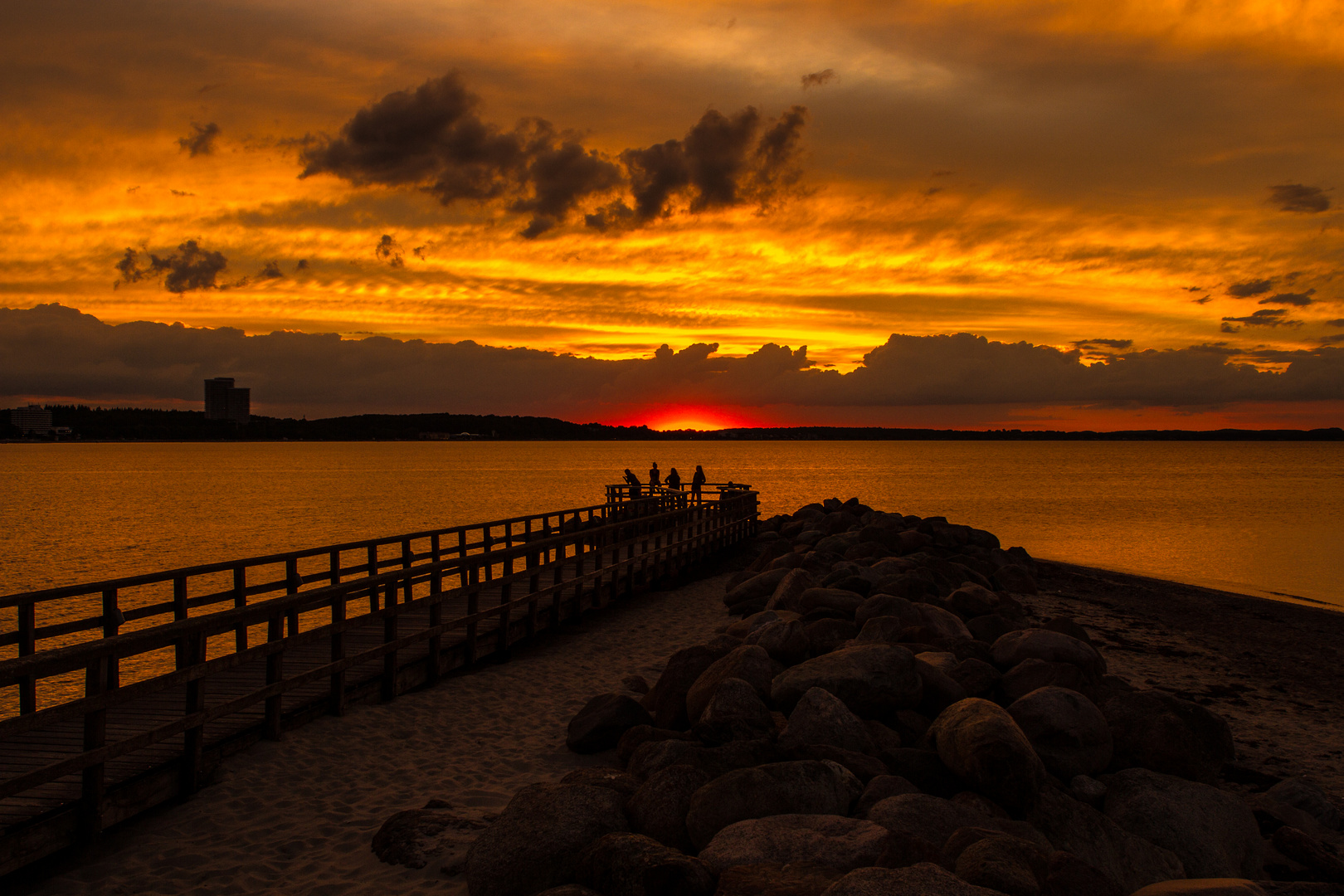 Sonnenuntergang Seebrücke am Hafen