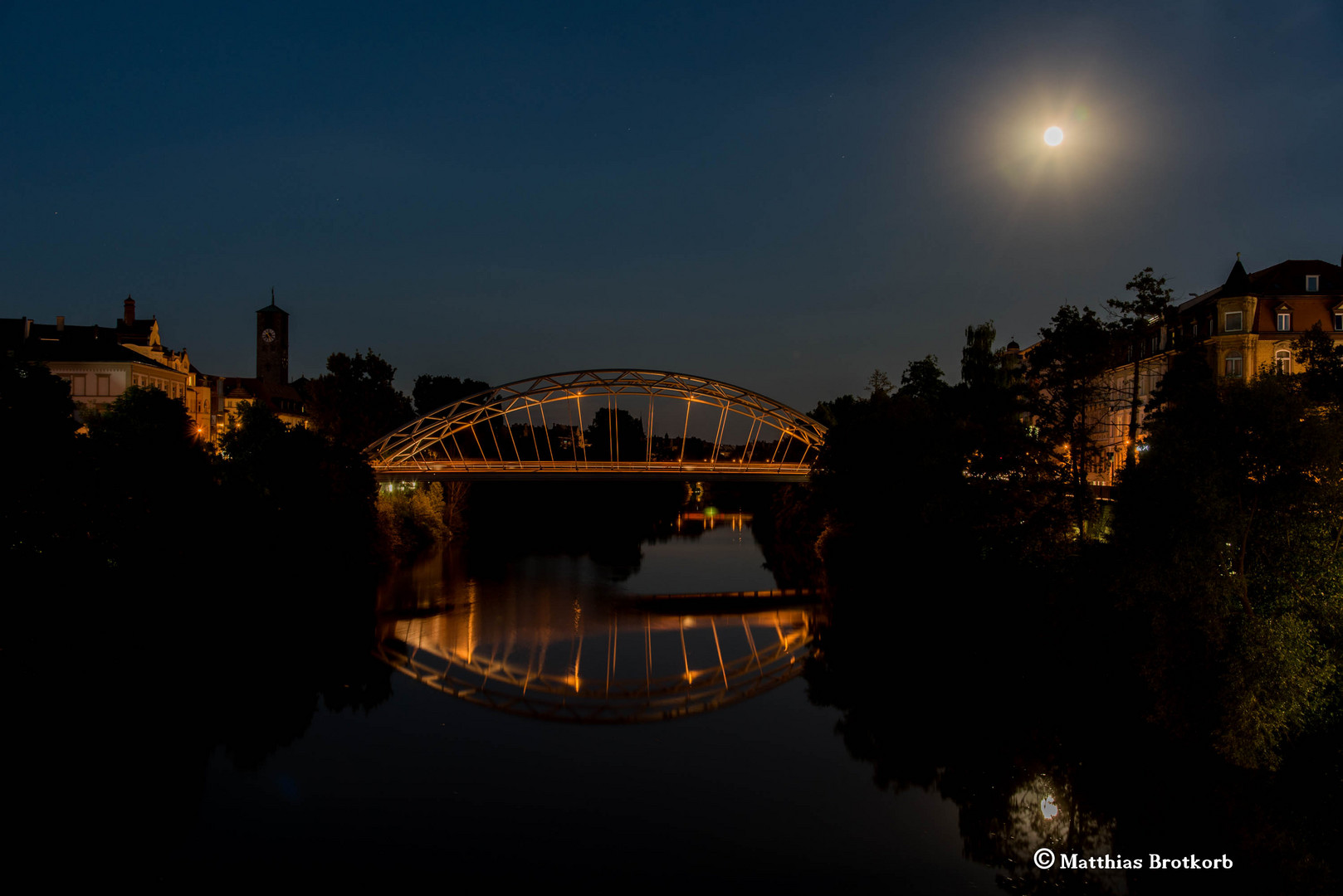 Sonnenuntergang sowie Mondaufgang in Bamberg