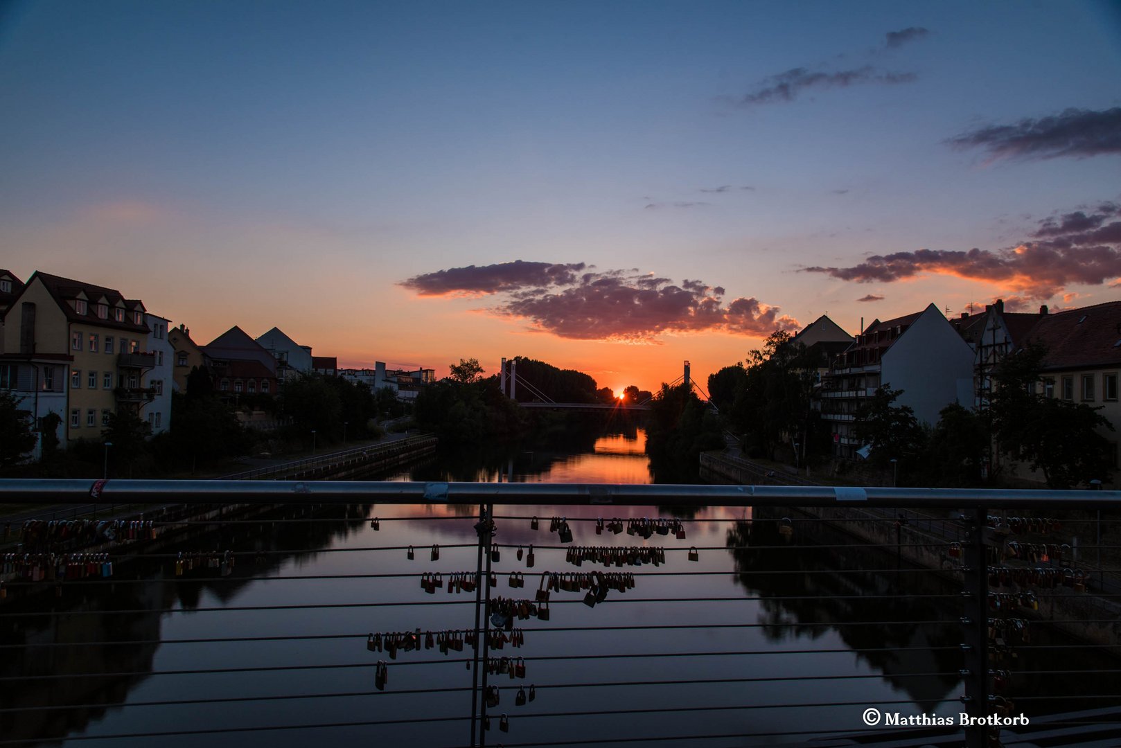 Sonnenuntergang sowie Mondaufgang in Bamberg