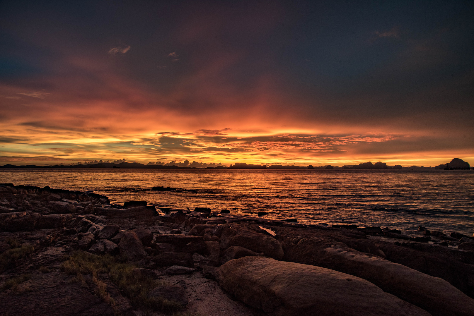 Sonnenuntergang Thailand nach Abendessen (Siehe Foto katze Dünsten)