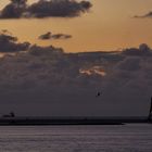 Sonnenuntergang trifft auf Wolkendecke