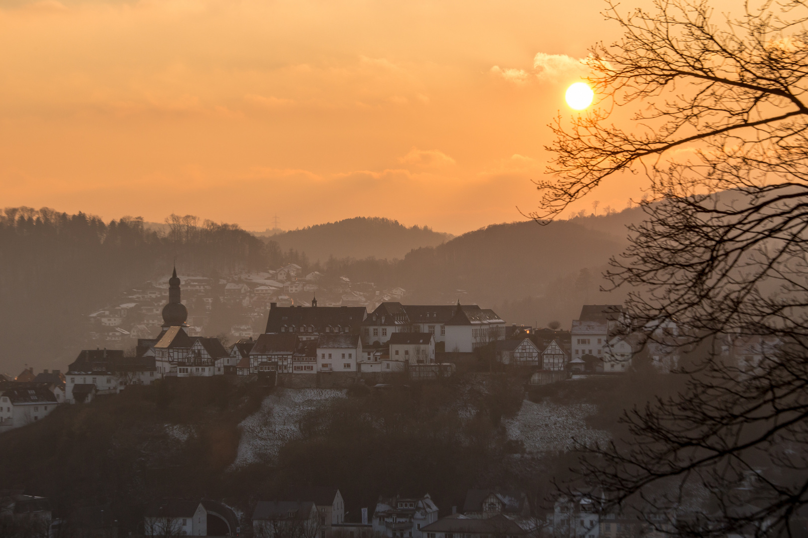 ...Sonnenuntergang über Arnsbergs Altstadt...