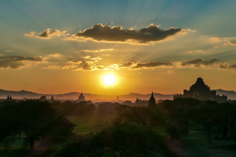 ...Sonnenuntergang über Bagan...