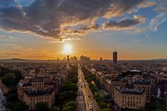 Sonnenuntergang über das Hochhausviertel La Defense