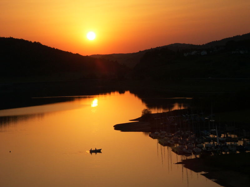 Sonnenuntergang über dem Aartalsee