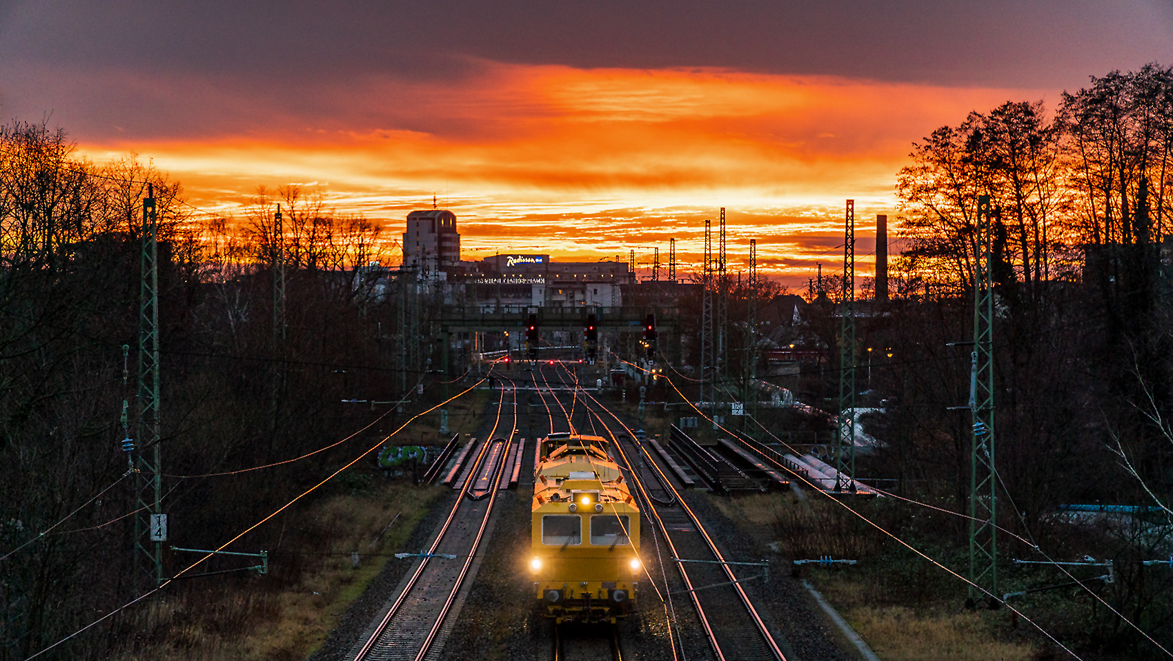 Sonnenuntergang über dem Bahnhof 