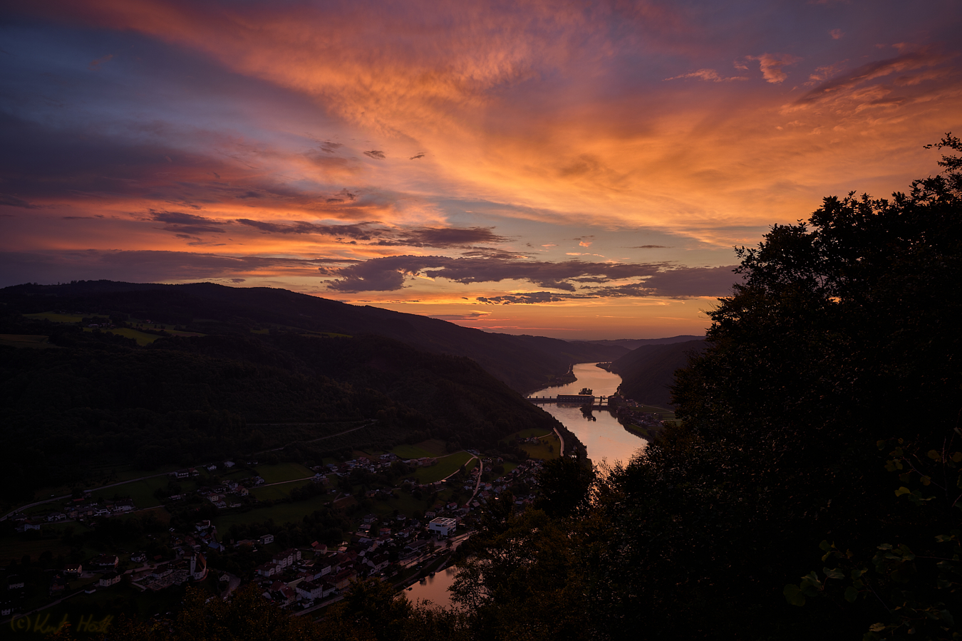 Sonnenuntergang über dem Donautal.