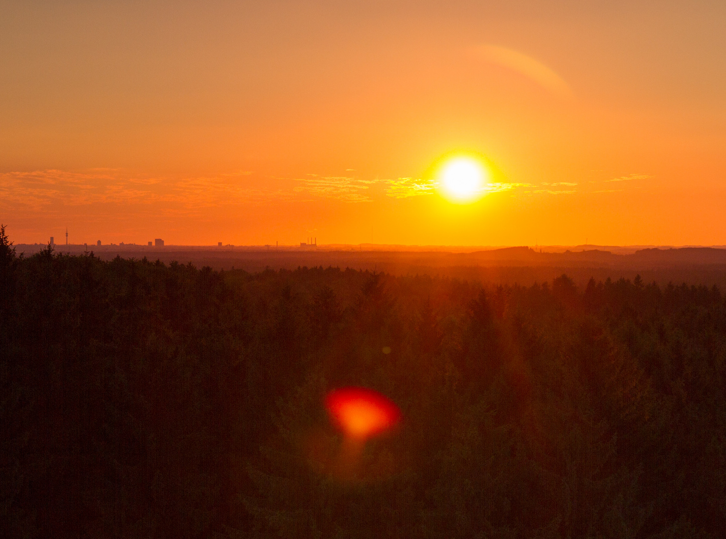 Sonnenuntergang über dem Ebersberger Forst