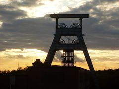 Sonnenuntergang über dem ehem. Bergwerk Ewald in Herten