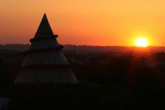 Sonnenuntergang über dem Elbauenpark