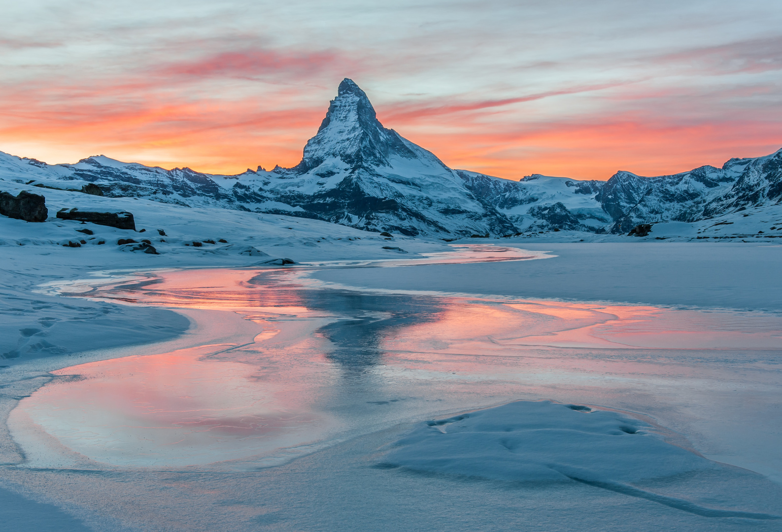 Sonnenuntergang über dem gefrorenen Stellisee!