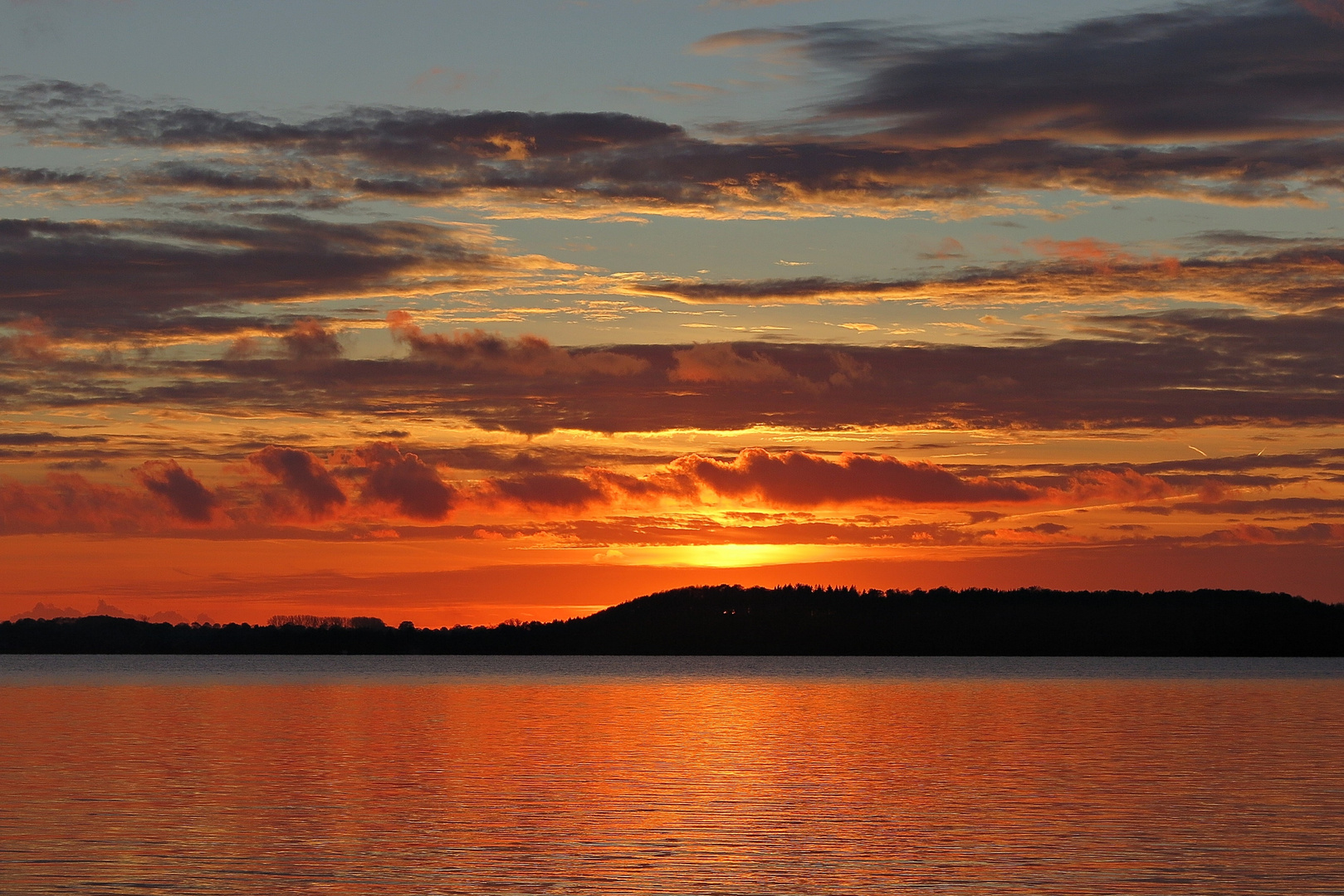 Sonnenuntergang über dem Großen Plöner See am 13. November 2017