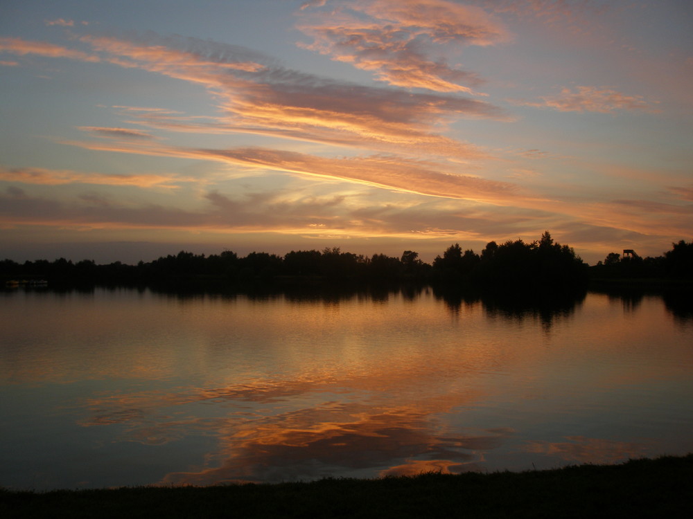 Sonnenuntergang über dem Großsander Badesee