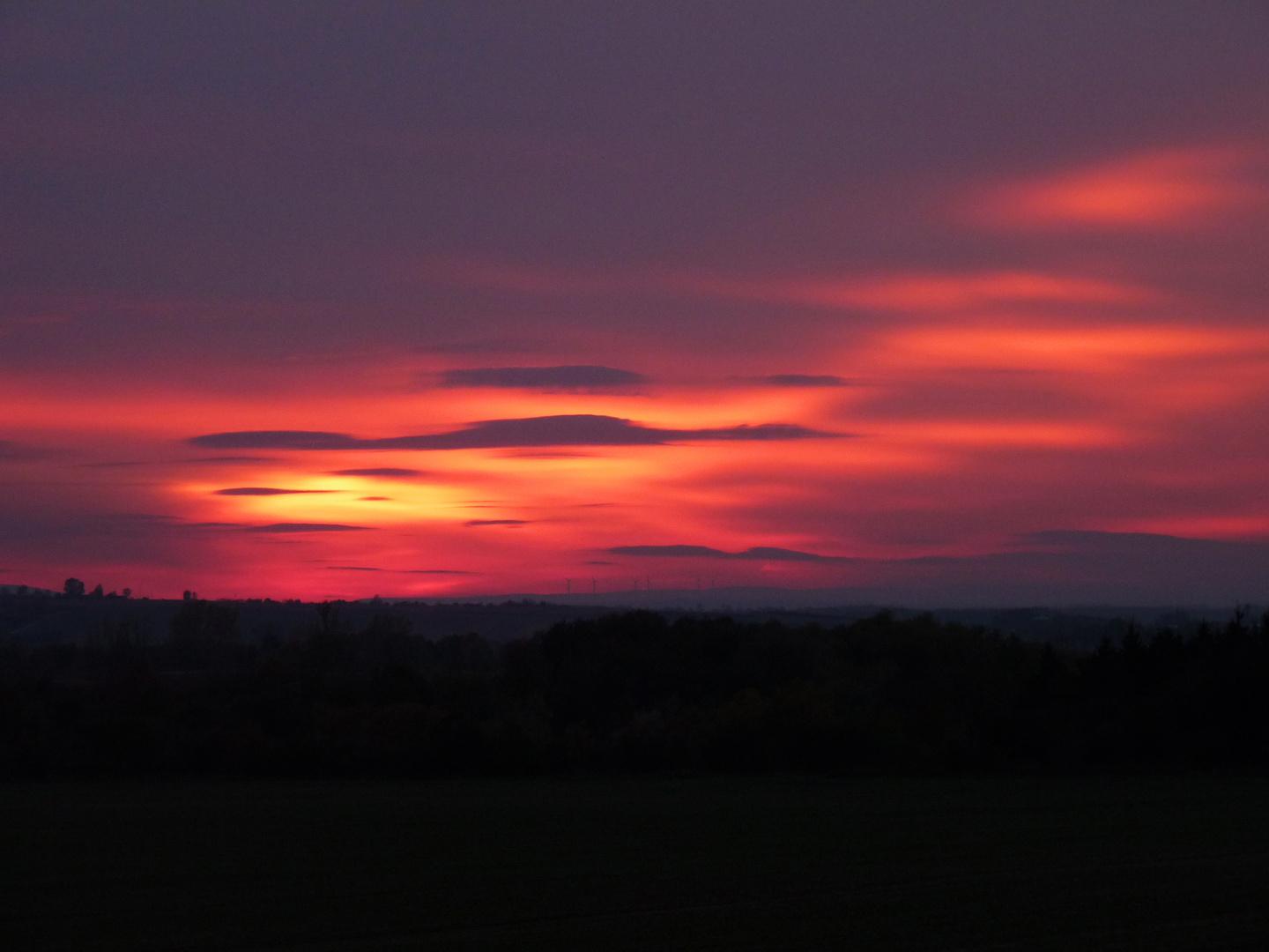 Sonnenuntergang über dem grünen Tal Thüringen.