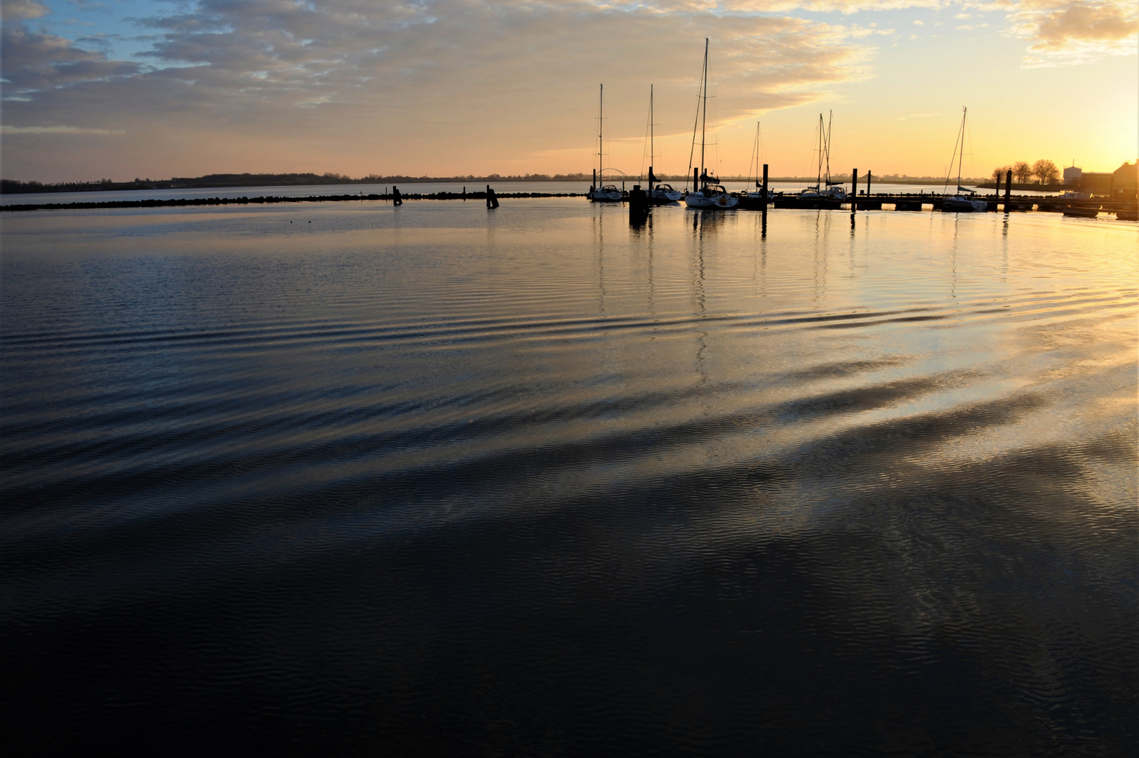 Sonnenuntergang über dem Hafen