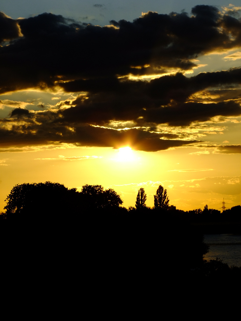 Sonnenuntergang über dem Hafen