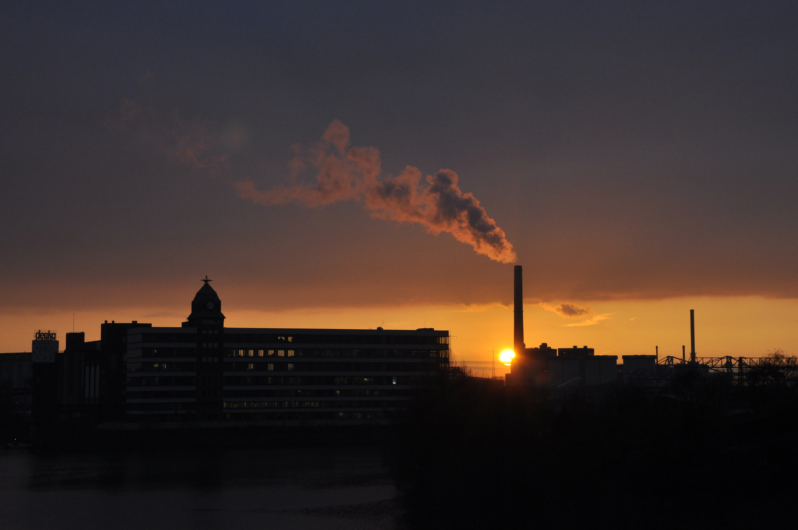 Sonnenuntergang über dem Hafen