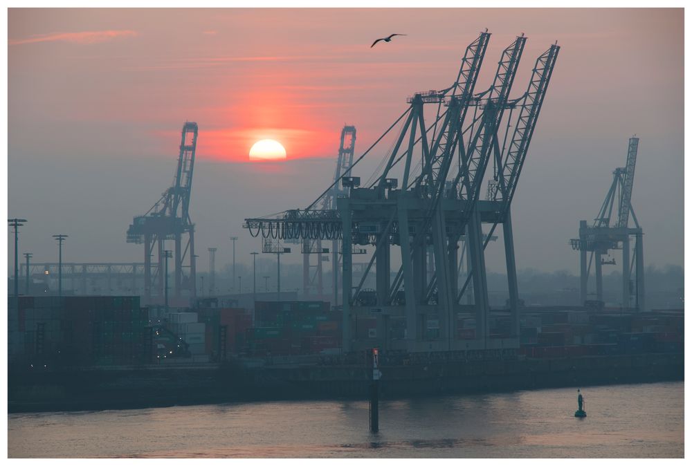 Sonnenuntergang über dem Hafen