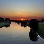 Sonnenuntergang über dem Hafen von Duisburg